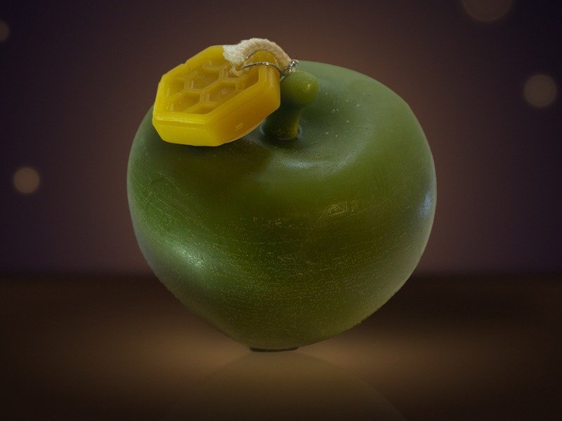Maine beeswax apple