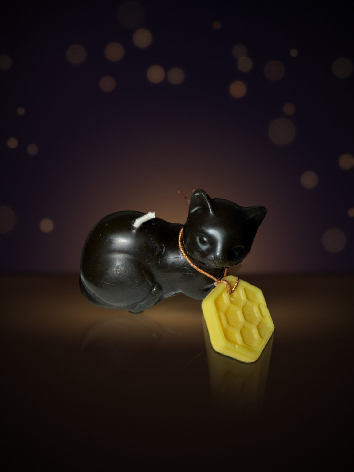 Maine beeswax Meo time cat candle — matte black