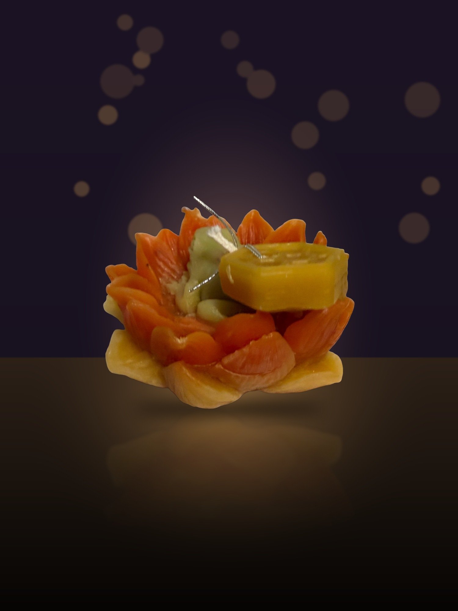 Maine Beeswax Frog on a Lily Candle - Image 4