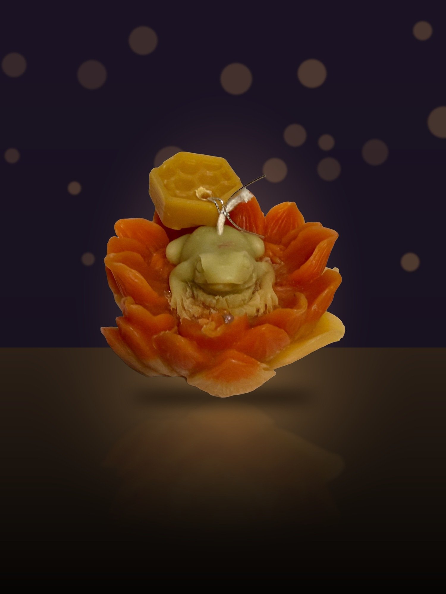 Maine Beeswax Frog on a Lily Candle - Image 3